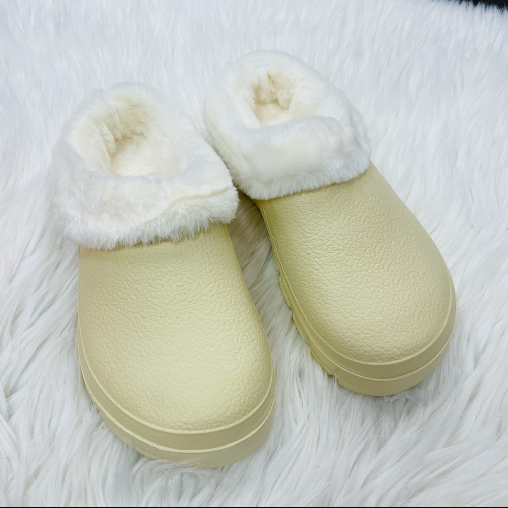 Cream fur lined slip on - Picture 9 of 10